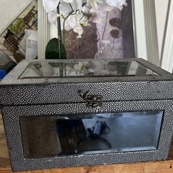 Very big jewelry box moving sale