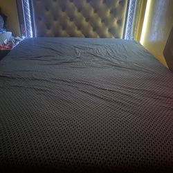 Led Queen Bedroom Set
