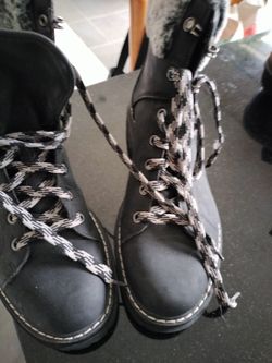 Women's hiking boots