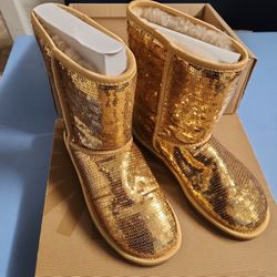 UGGS CLASSIC SHORT SPARKLES SIZE 7 BRAND NEW NEVER WORN