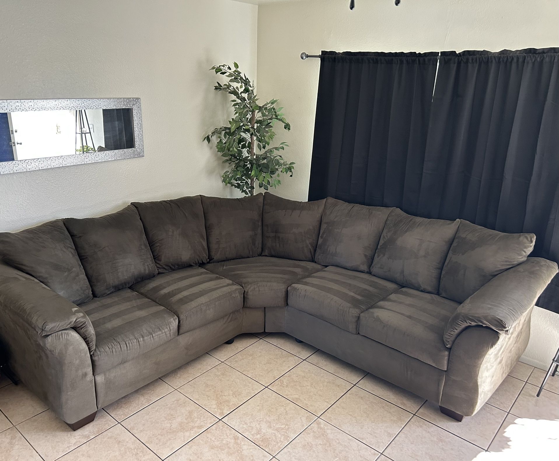 Sectional Couch 500$