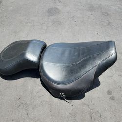 HARLEY DAVIDSON FATBOY MOTORCYCLE SEAT IN GOOD CONDITION AS IS 