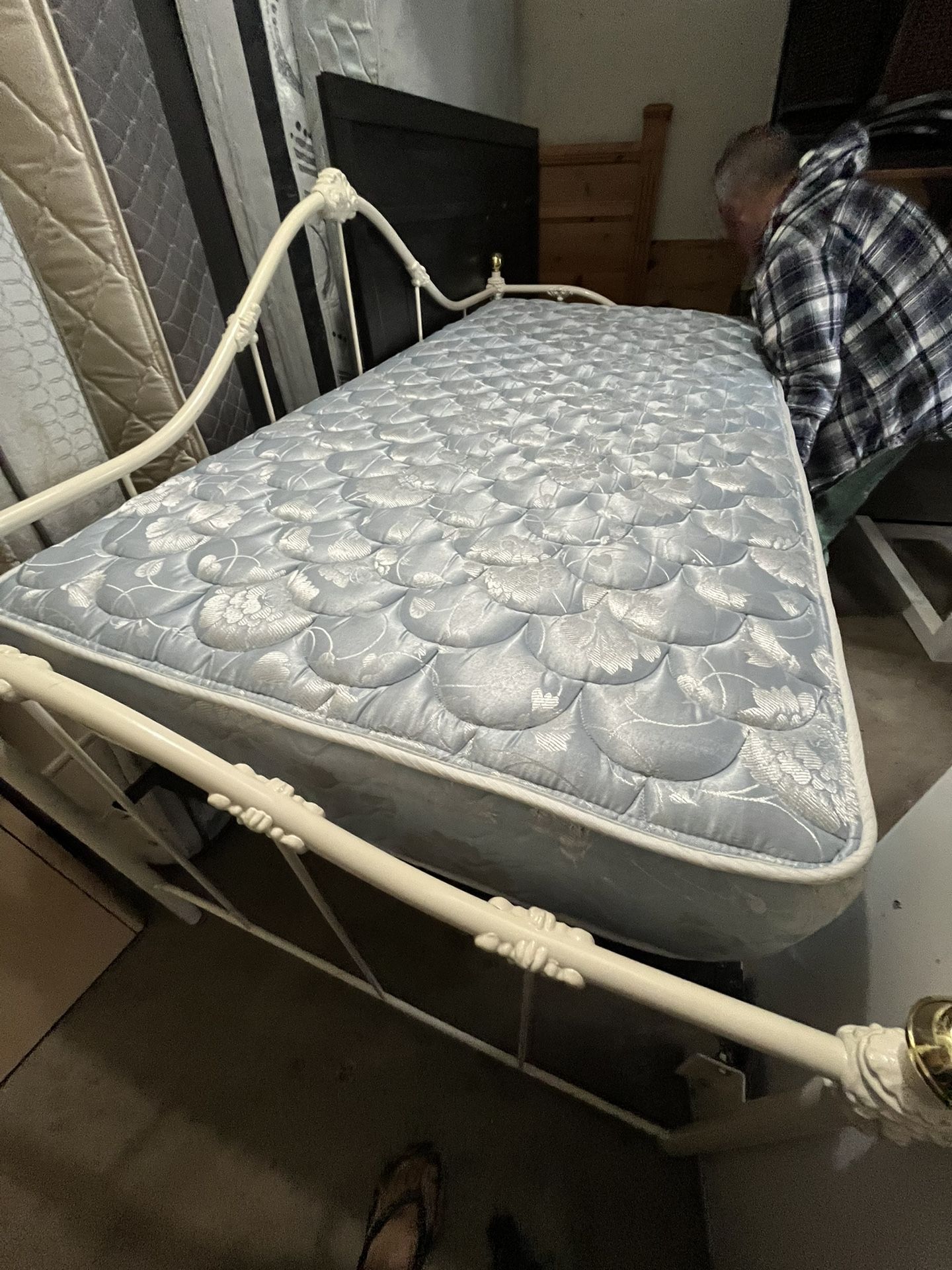 Day Bed Incluye Colchones Very Nice 2 Month Used 