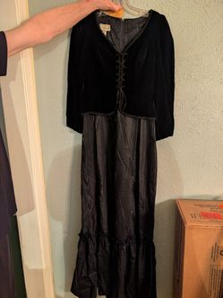 Vintage Saks Fifth Avenue Renaissance Dress-- Size 6. -- Perfect for Halloween