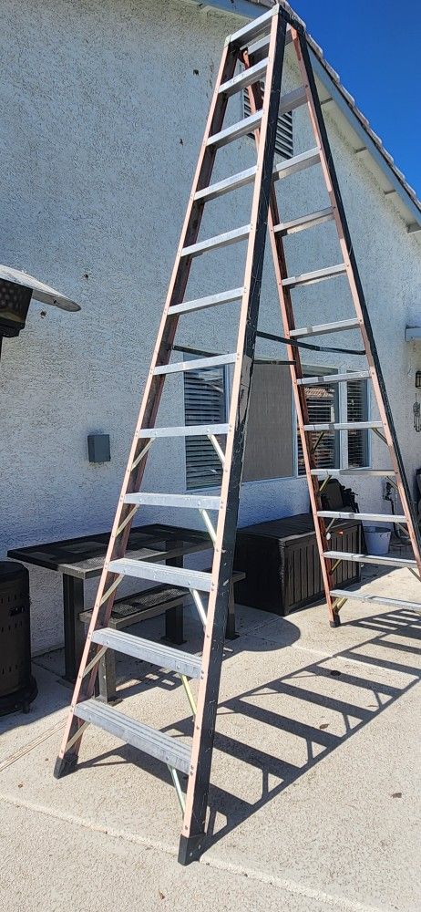 10 Feet Fiberglass Ladder