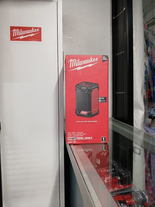 Milwaukee New M12 Radio More Charger