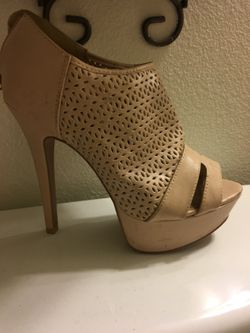 Beige heels size 61/2