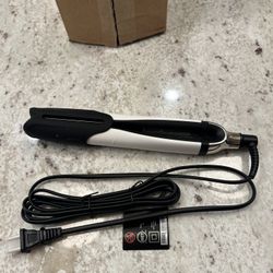 Brand New GHD Platinum Hair straightener 