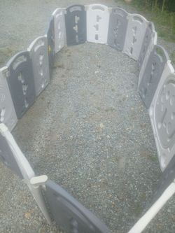 Baby play pen fence