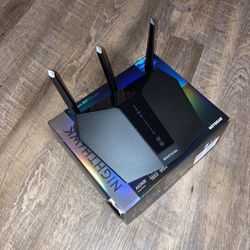 Nighthawk Ax2400 Gaming Wi-Fi Router Like New 