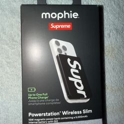 Supreme mophie Qi2 powerstation SS26