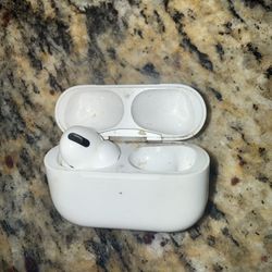 AIR POD PRO $80  I HAVE ONLY ONE 