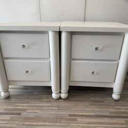 2 SOLID WOOD NIGHTSTANDS OBO