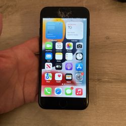 iPhone 7 – 32GB – Unlocked – Cracked Screen – Fully Functional 