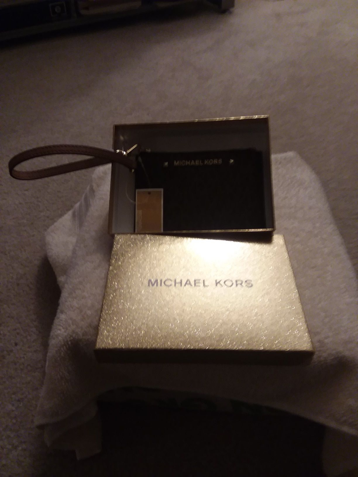 New Authentic Michael Kors Wristlet