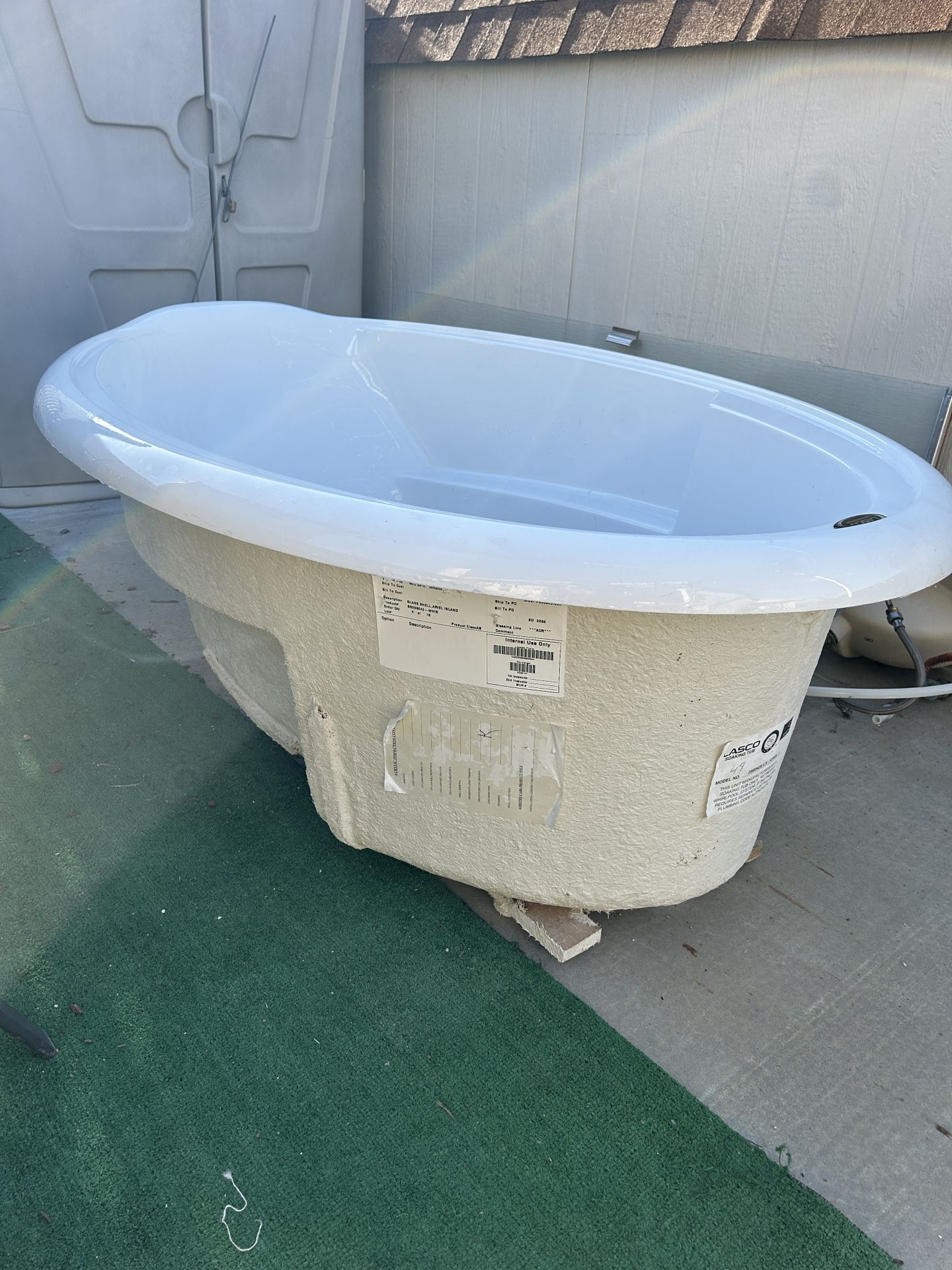 Lasco Soaking Tub