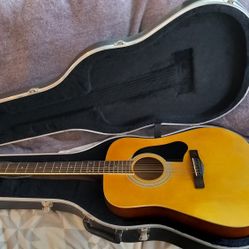 Acoustic Guitar w/ Hard Case