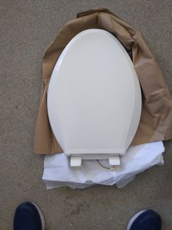Bright White Oblong Kohler Slow-CloseToilet Seat