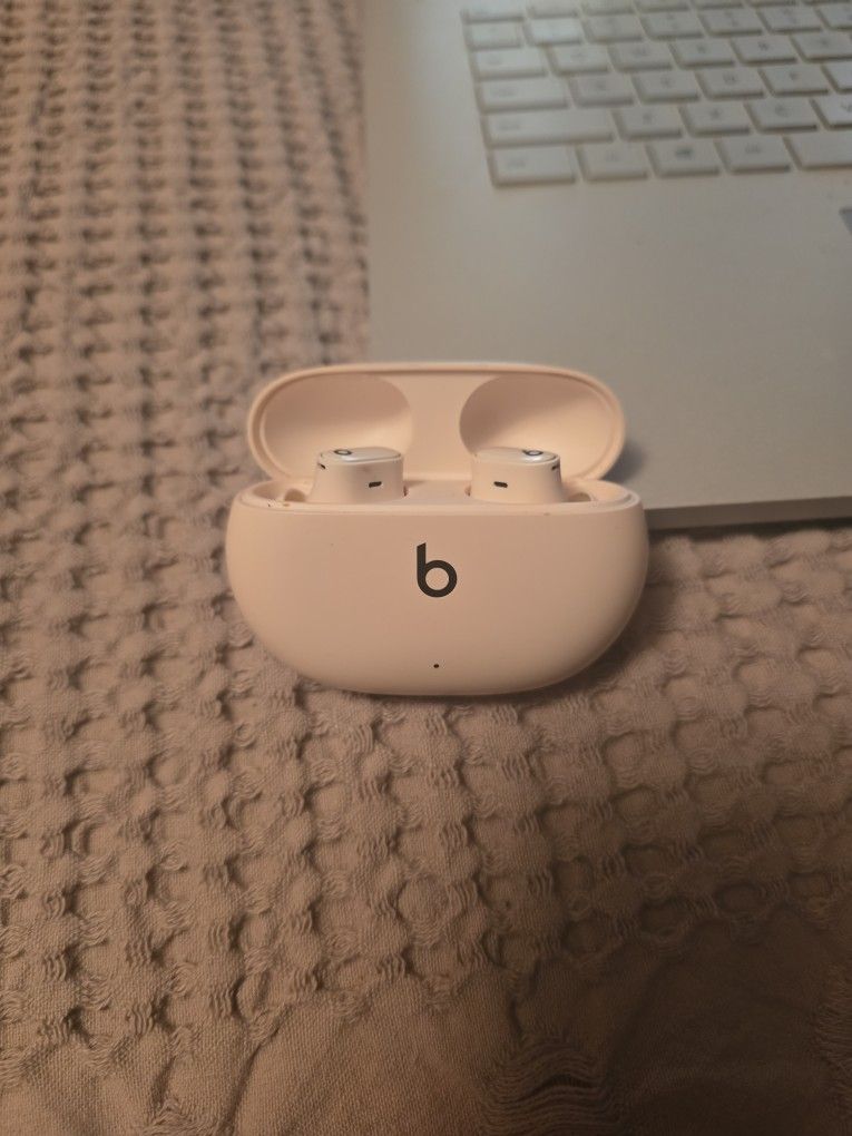 BEATS STUDIO BUDS +