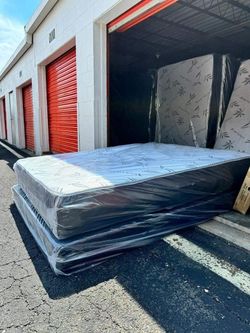 Queen Mattress & boxsprings