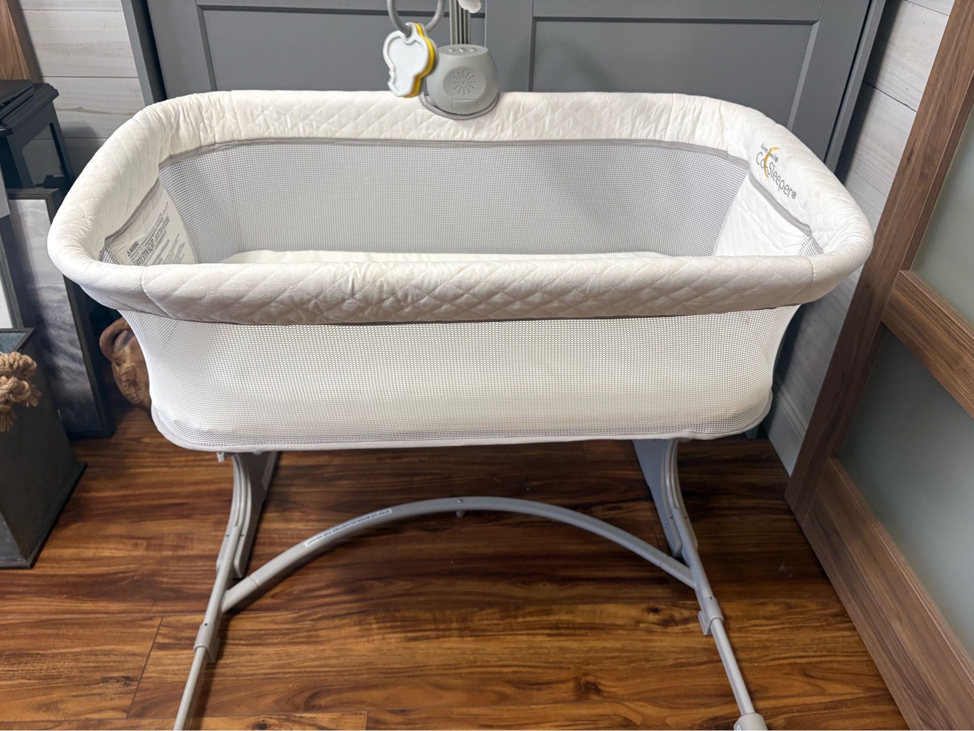 Bedside Baby Bassinet w/ Mobile – Like New