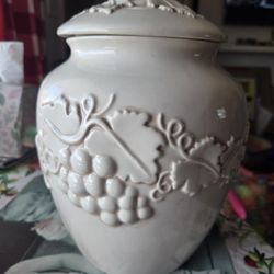 CERAMIC WHITE STONELITE CHINA COOKIE JAR WITH IVY DESIGN BY INSPIRADO