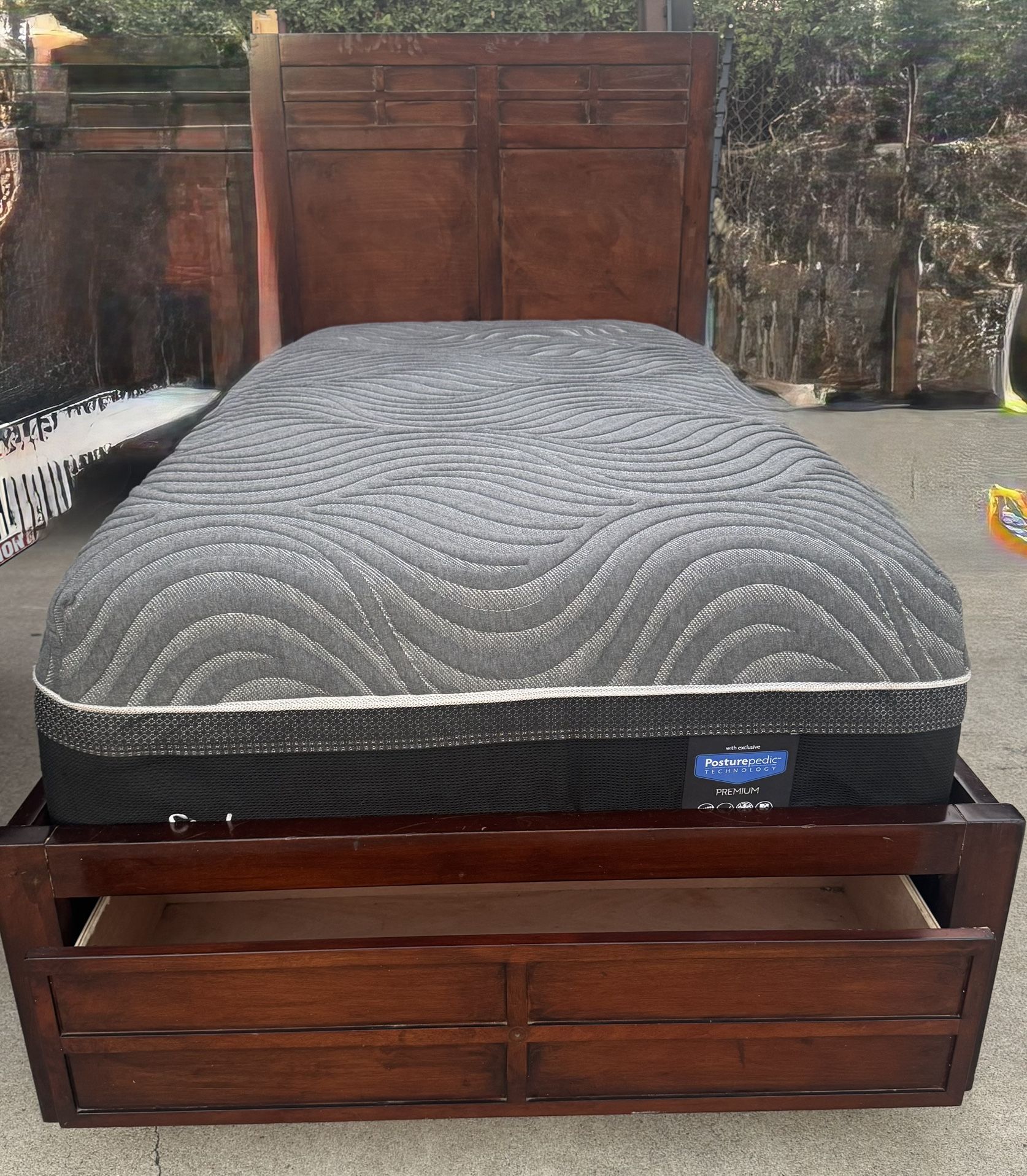 Beutiful Twin Bed With Good Mattress And One Drawer 