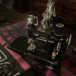 Singer 1950 Sewing Machine 