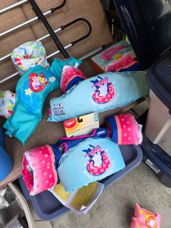 Pool floating and toddler vest/floaties