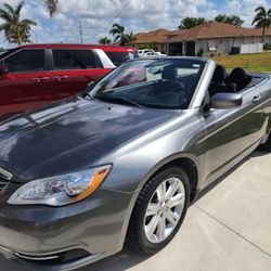2013 Chrysler 200 Convertible 34,100 Miles