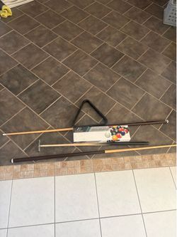 Pool cue, 8 balls and triangle