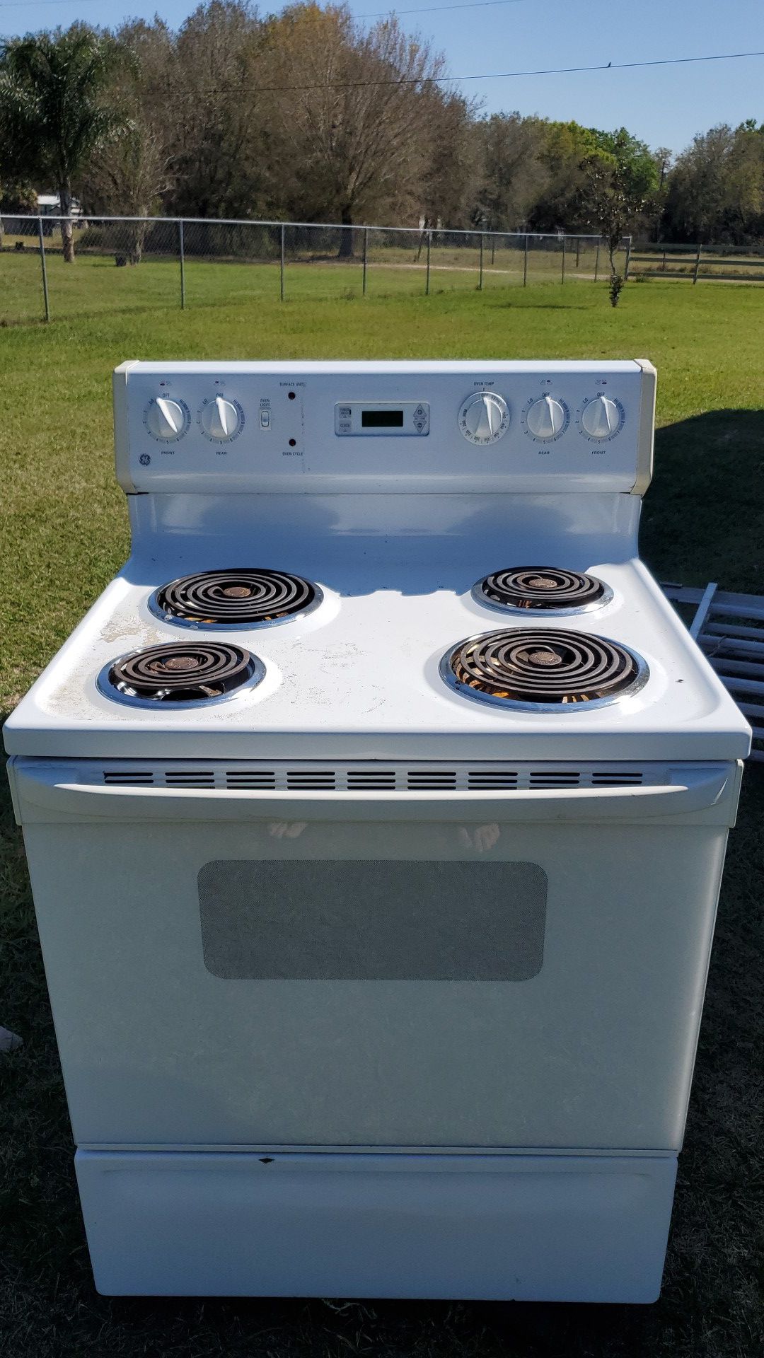 GE electric range with lighted vent hood