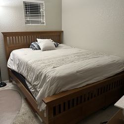 Queen bed fram + mattress + box spring