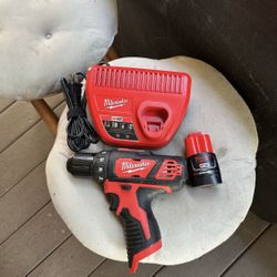 Milwaukee M12 Drill 3/8" Drill Driver Bare Tool Slightly Used
