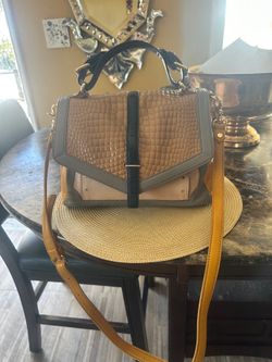 Bolsa 👜 poco uso trai dos detalles pero está en buenas condiciones