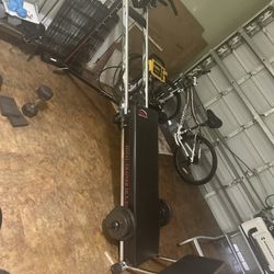 Exercise Equipment/ Máquinas De Ejercicios 