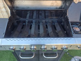 Nexgrill deluxe dual energy grill , propane tank not included,  please see all the pictures for details