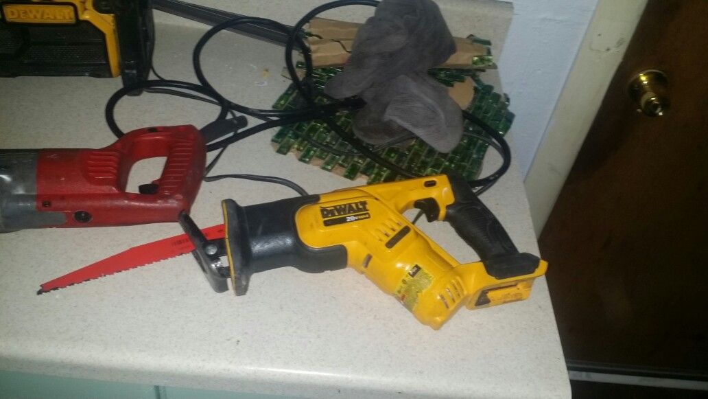 Dewalt 20 v sawzall