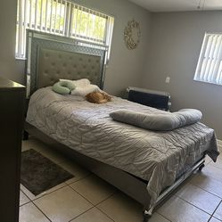 REFINO GREY QUEEN BED