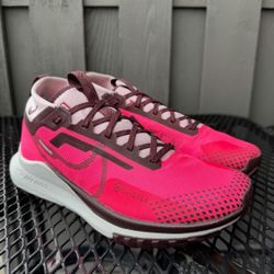 Nike React Pegasus Trail 4 running Gore Tex women's shoes size 7.5 pink/burgundy