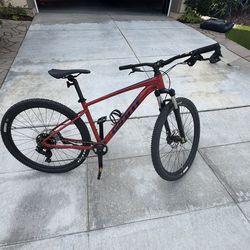 Giant Alux ALUXX Red Mountain Bike - 29” Wheels, Tektro Hydraulic Disc Brakes, Excellent Condition