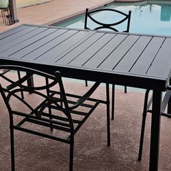 METAL PATIO FURNITURE SET...HEAVY DUTY AND EXPANDABLE TABLE AND 4 CHAIRS .....NEW...$ 450