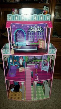 Monster high doll house