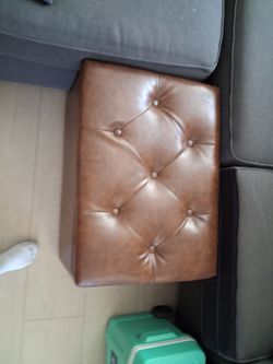 Brown leather ottomen