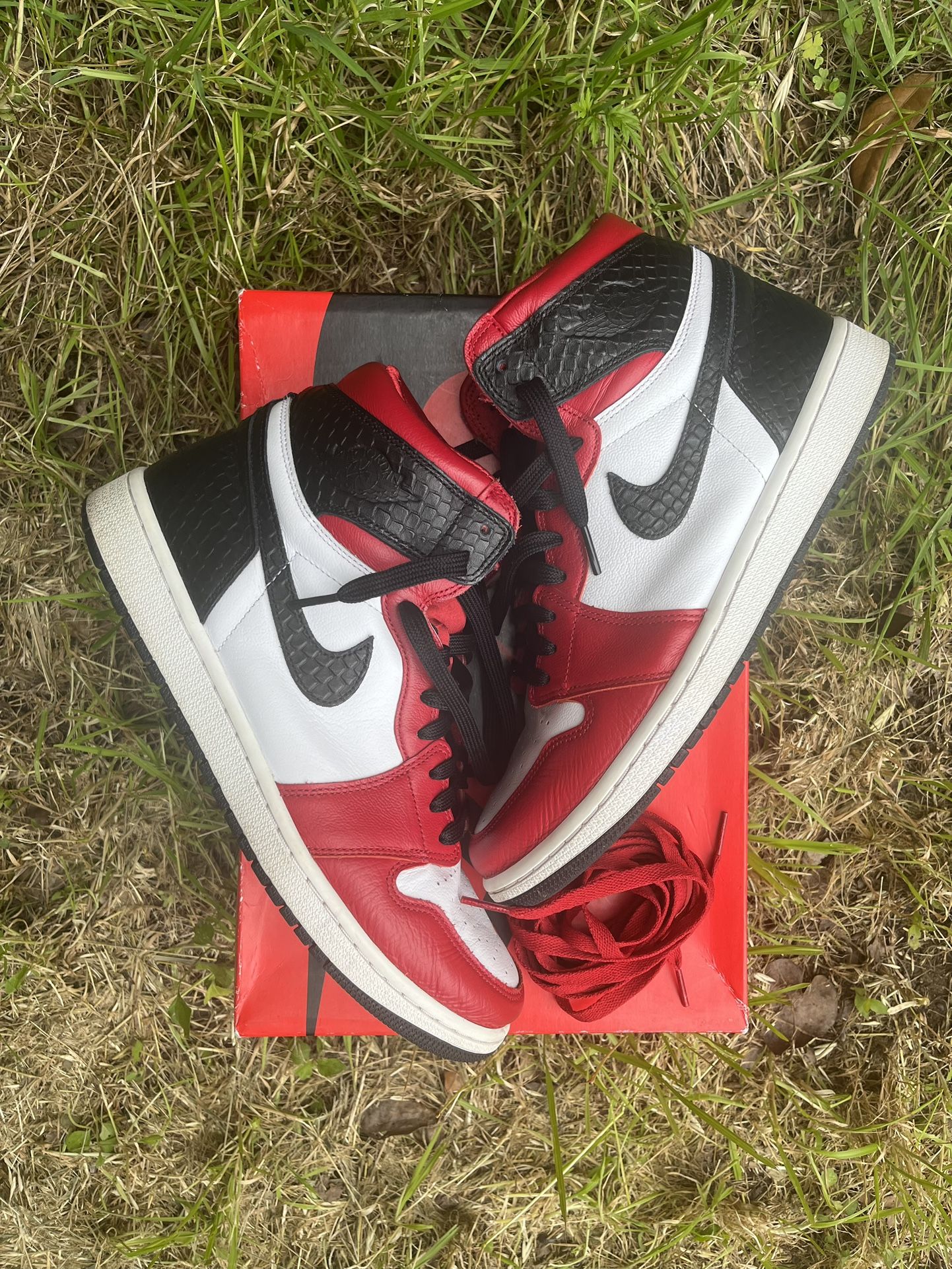 Jordan 1 Satin Snake Size 9.5 Men 