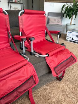 Foldable stadium seats