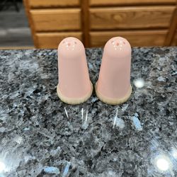 Vintage 1950’s Mid-Century Plastic Pink Pair of Salt And Pepper Shakers.  Preowned 