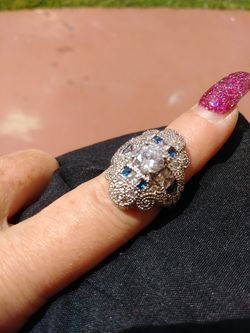 Size 6 chunky ring with blue n white cubic zirconia stones set in geunine 925 stamped sterling silver