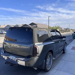 06 Nissan Armada.. Grey.. v8  (three rows)