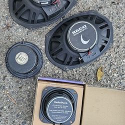 4 Speakers 